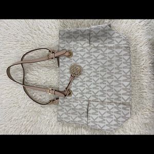 White MK (Michael Kors) purse